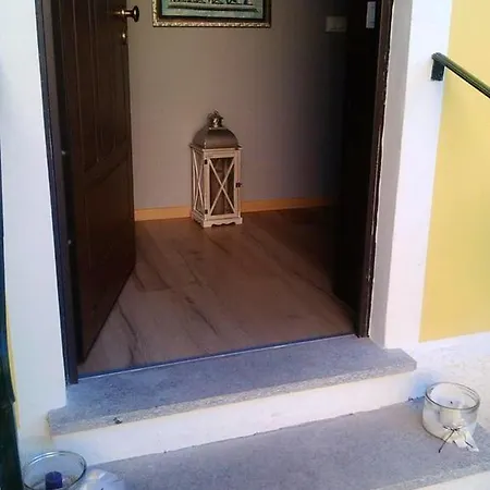 House With 2 Bedrooms In With Wifi إمبيريا
