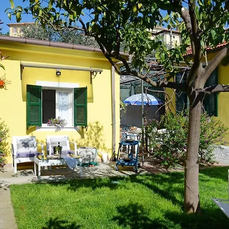House With 2 Bedrooms In With Wifi *